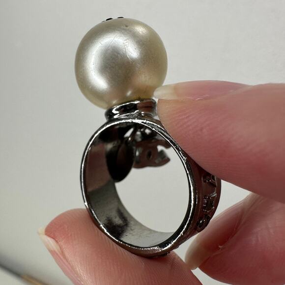 Chanel Paris Silver Embossed Logo Pearl Crystal Heart Dangle Ring 6.5 - Picture 6 of 16